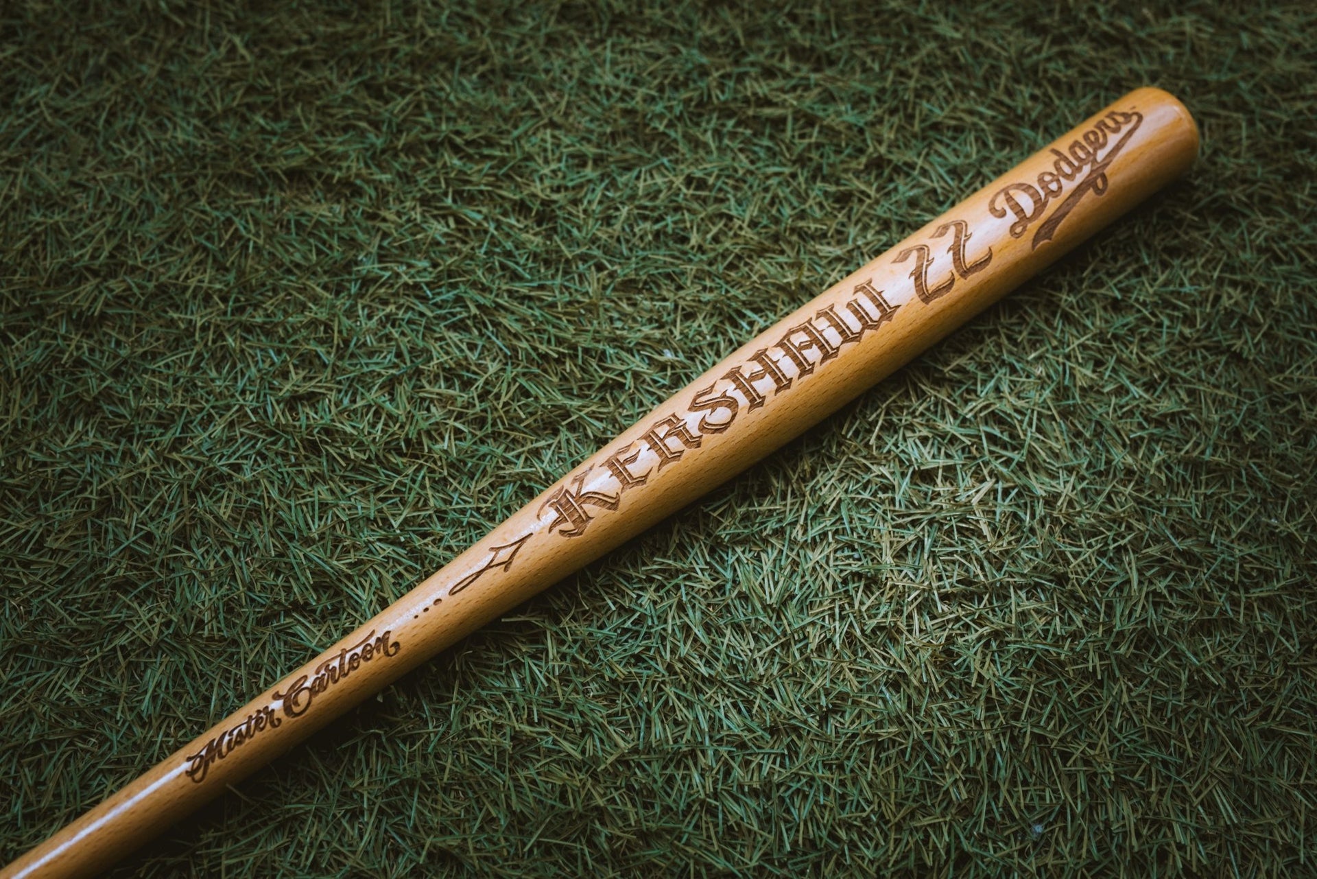 Clayton Kershaw x LA Dodgers x Cartoon Pillbox Name & Number Mini Collectors Bat - Toons Mart