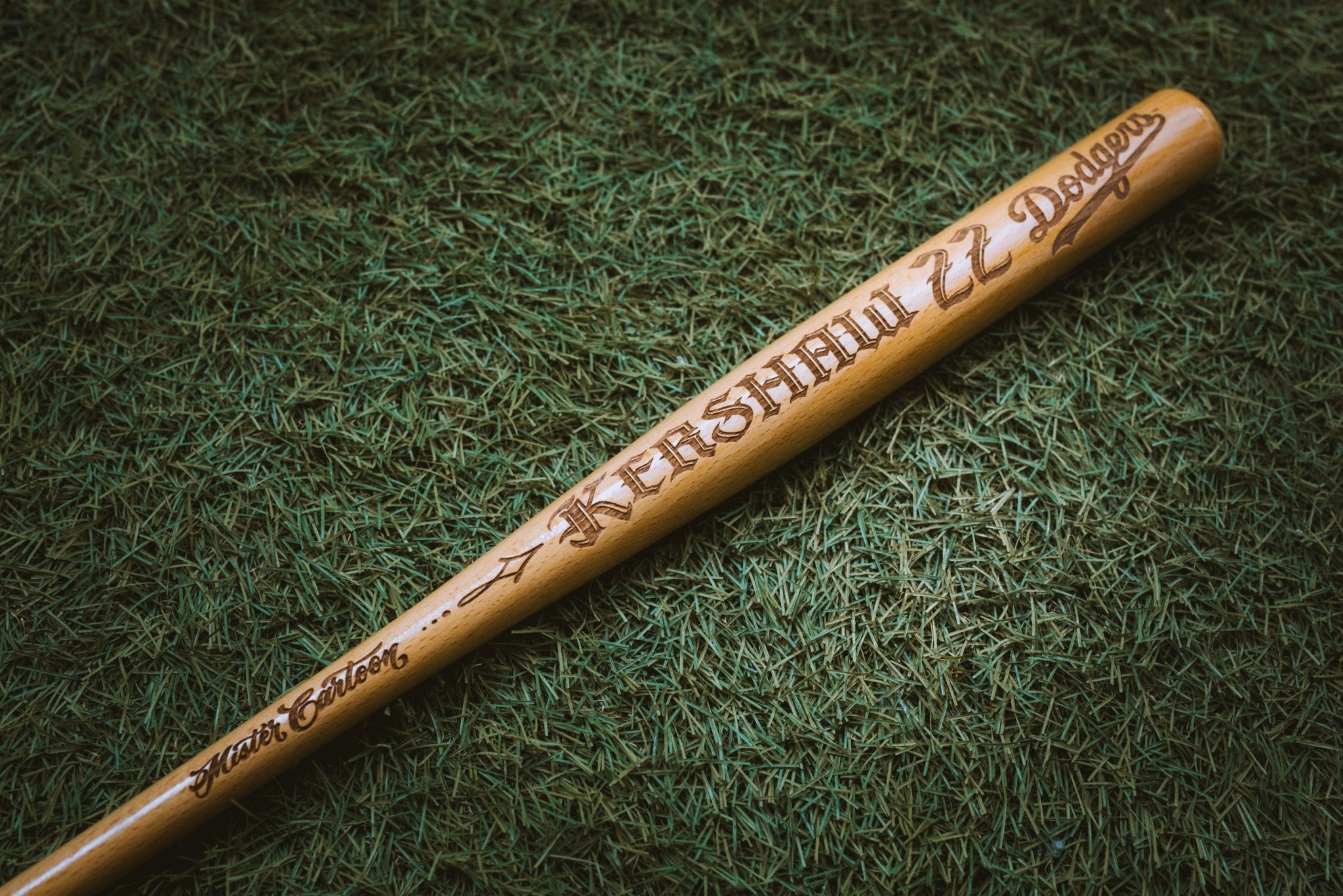 Clayton Kershaw x LA Dodgers x Cartoon Pillbox Name & Number Mini Collectors Bat - Toons Mart