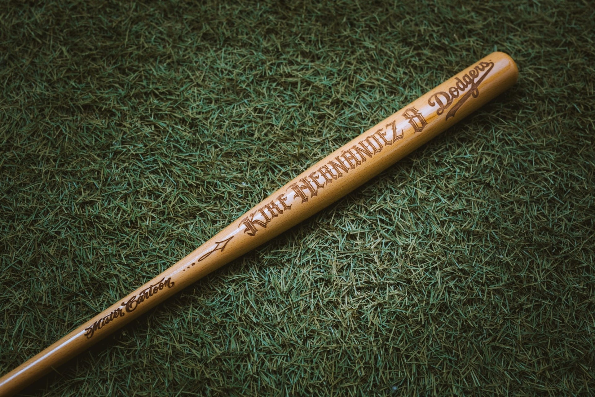 Kike Hernandez x LA Dodgers x Cartoon Pillbox Name & Number Mini Collectors Bat - Toons Mart